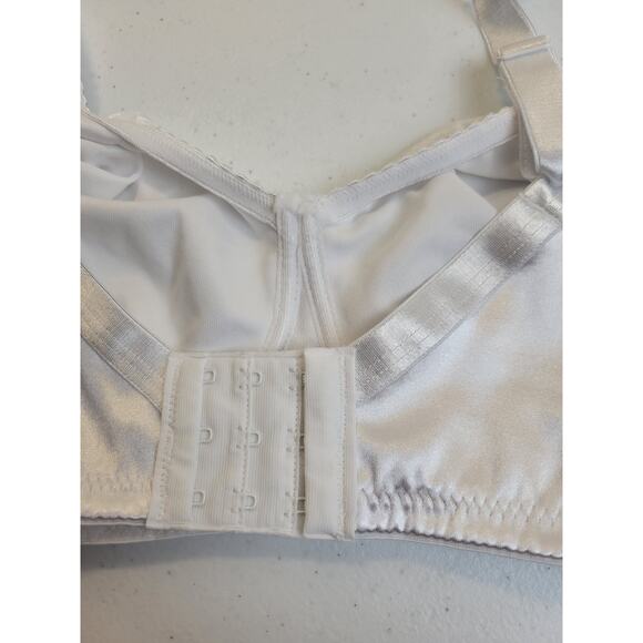 Playtex 18 Hour White Ultimate Lift and Support Wire Free T-Shirt Bra Size 36D - Picture 5 of 7
